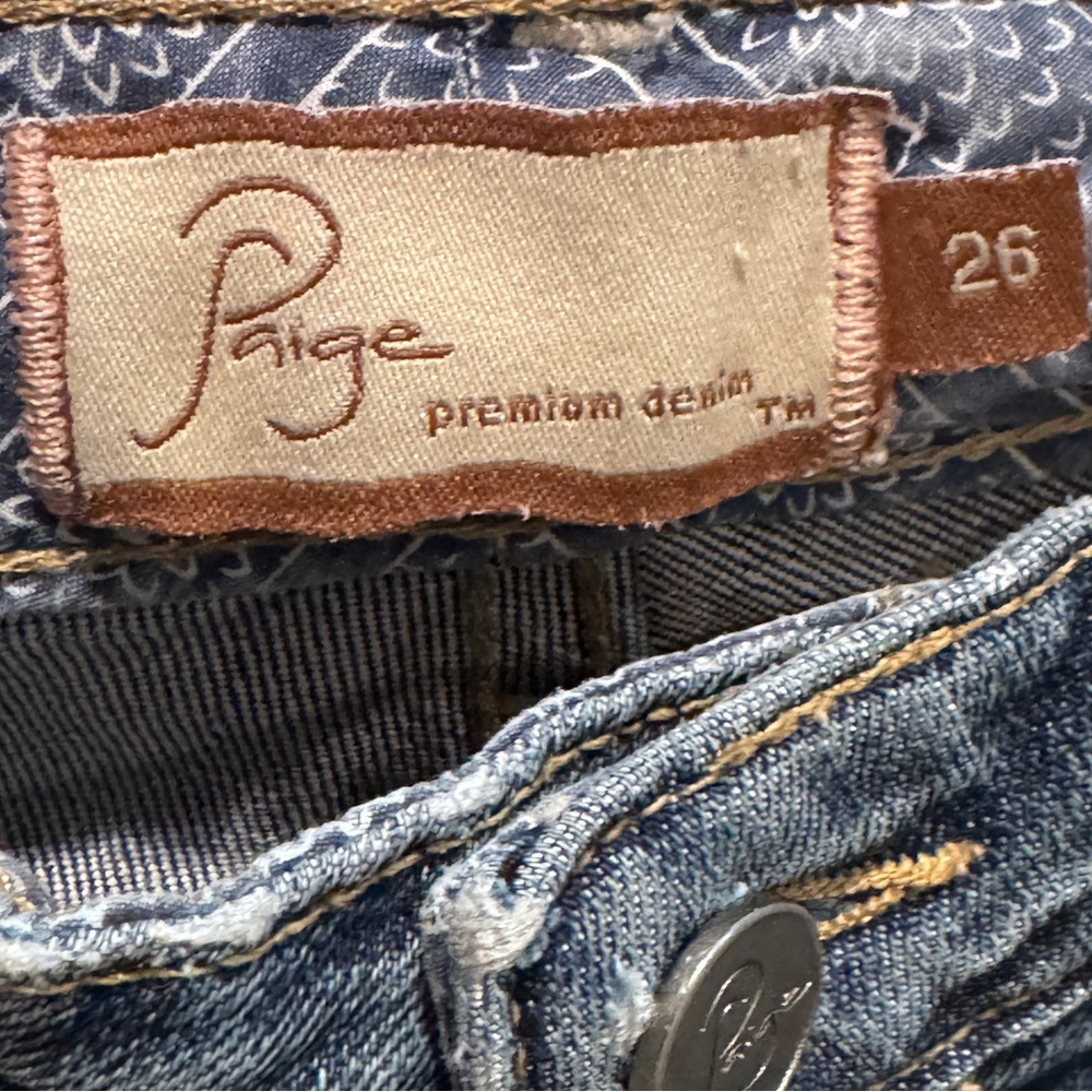 PAIGE Size 26 Premium Denim Distressed Jean Shorts Cotton Blend - Picture 7 of 9